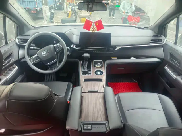 Toyota Granvia — Фото автомобиля 11