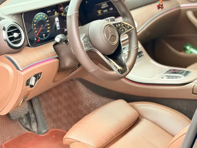 Mercedes-Benz Mercedes-Benz E-Class 2022 E 300 L Fashion — Фото автомобиля 4