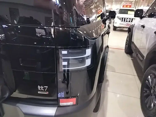 Fang Cheng Bao Titanium 7 2025 AWD Base Model — Фото автомобиля 7