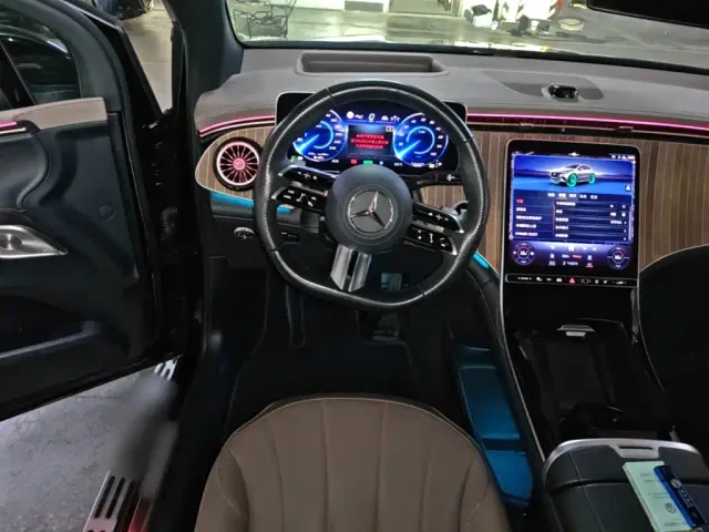 Mercedes-Benz EQE SUV — Фото автомобиля 14