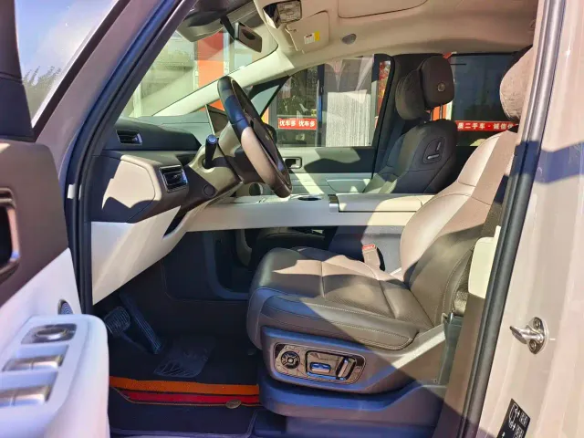 Li Auto MEGA — Фото автомобиля 8