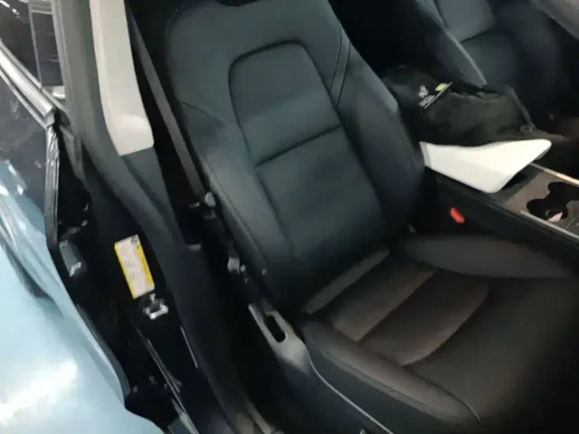 Tesla Model Y — Фото автомобиля 19