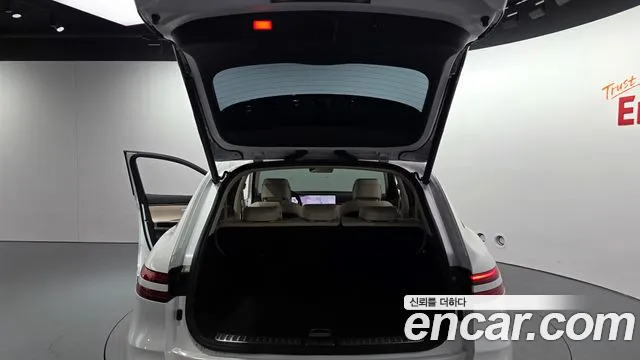 Genesis GV70 — Фото автомобиля 24