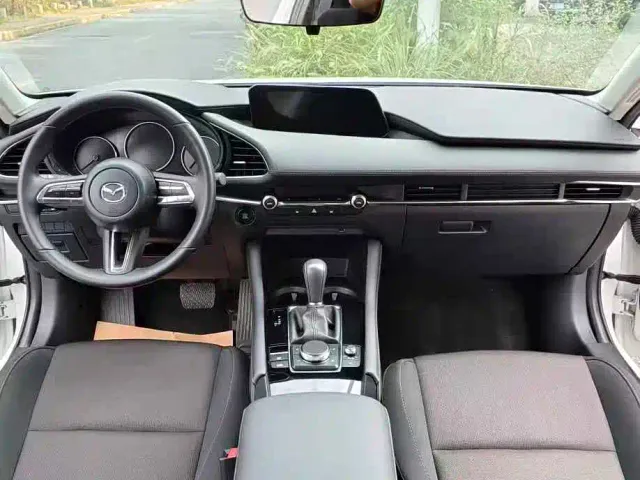 Mazda Axela — Фото автомобиля 13