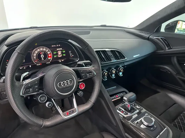 Audi R8 — Фото автомобиля 17