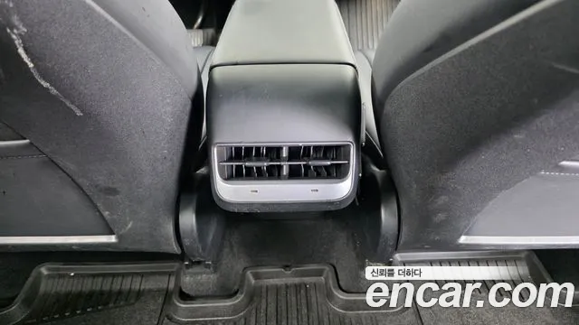Tesla Model Y — Фото автомобиля 24