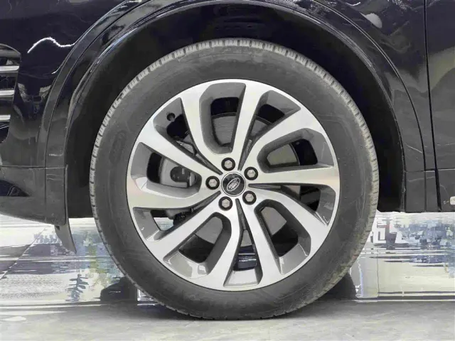 Land Rover Discovery Sport — Фото автомобиля 4