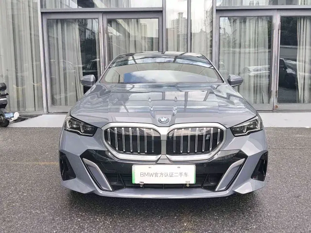 BMW i5 — Фото автомобиля 2