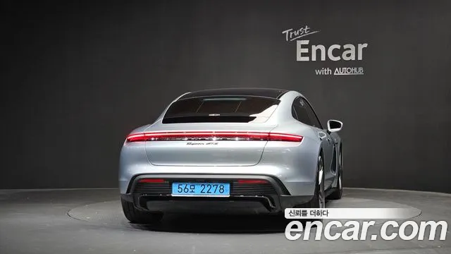 Porsche Taycan — Фото автомобиля 4