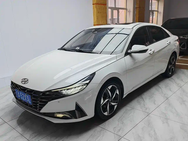 Hyundai Elantra — Фото автомобиля 2