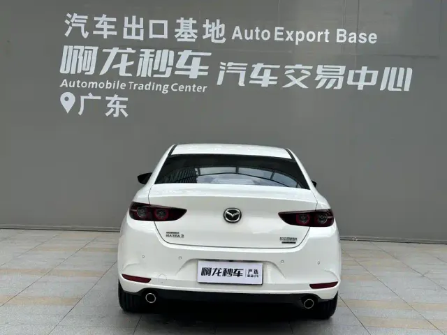 Mazda Axela — Фото автомобиля 4