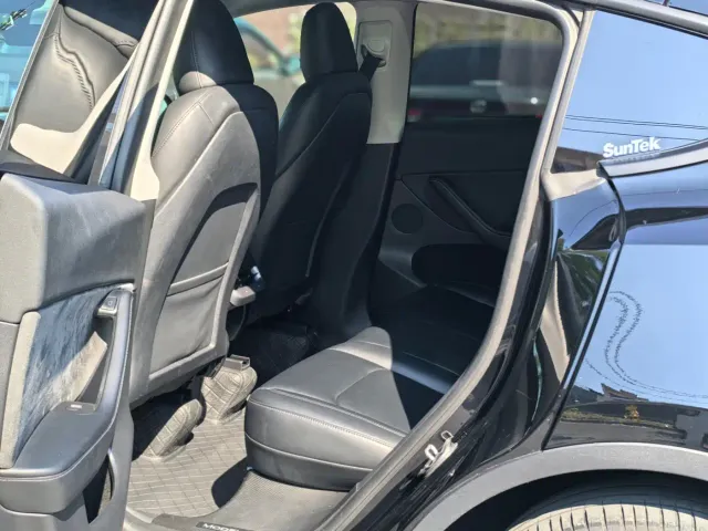 Tesla Model Y — Фото автомобиля 6