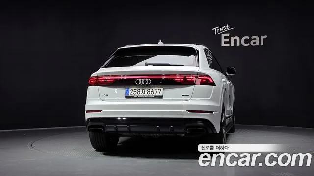 Audi Q8 55 TFSI quattro Premium — Фото автомобиля 4