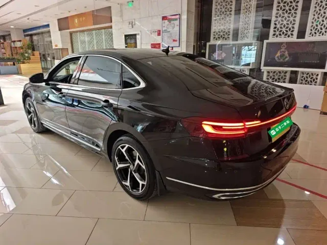 Volkswagen Passat — Фото автомобиля 4