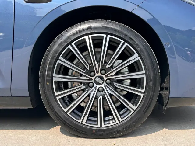 Geely Galaxy Xingyao 8 — Фото автомобиля 11