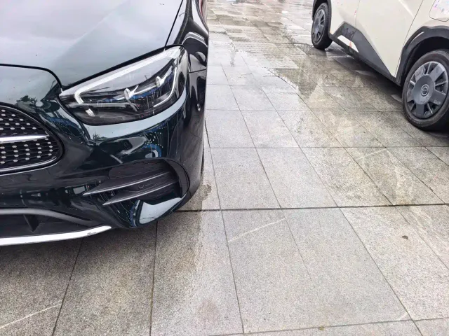 Mercedes-Benz E-Class — Фото автомобиля 3