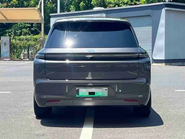 Li Auto L8 — Фото автомобиля 8