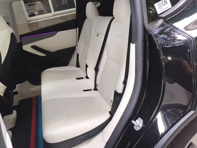 Tesla Model Y — Фото автомобиля 16