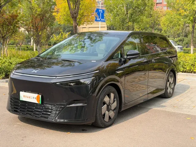 Фотография автомобиля — Xpeng X9