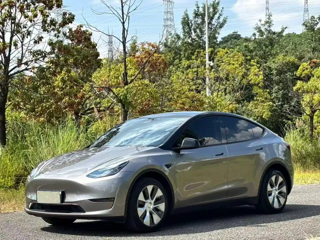 Фотография автомобиля — Tesla Model Y