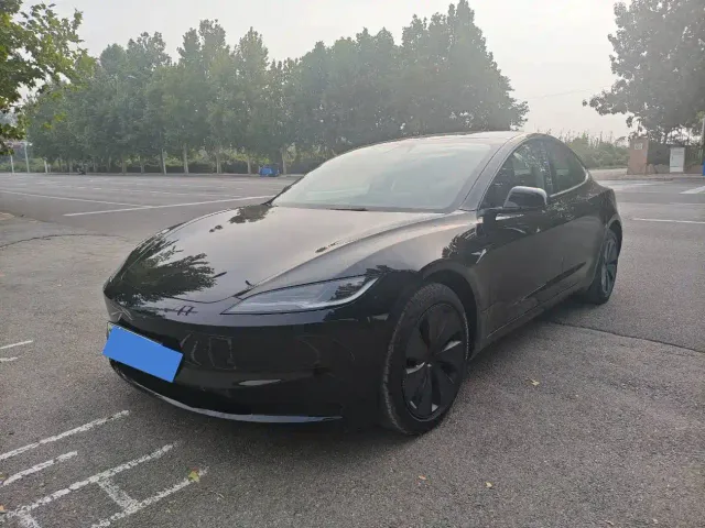 Фотография автомобиля — Tesla Model 3