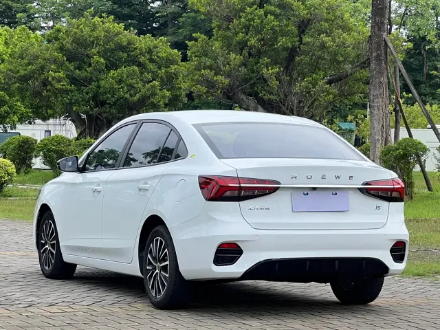 Roewe i5 — Фото автомобиля 4