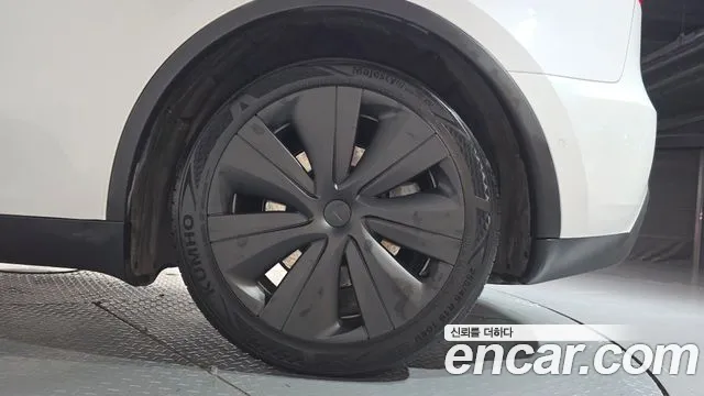 Tesla Model Y — Фото автомобиля 5