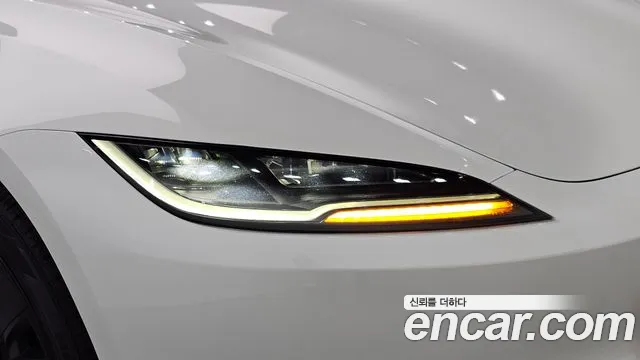 Tesla Model 3 — Фото автомобиля 7