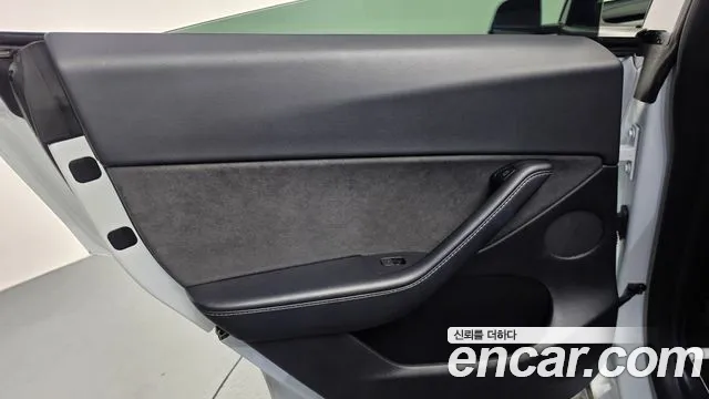 Tesla Model Y — Фото автомобиля 25