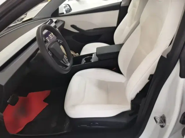 Tesla Model 3 — Фото автомобиля 14