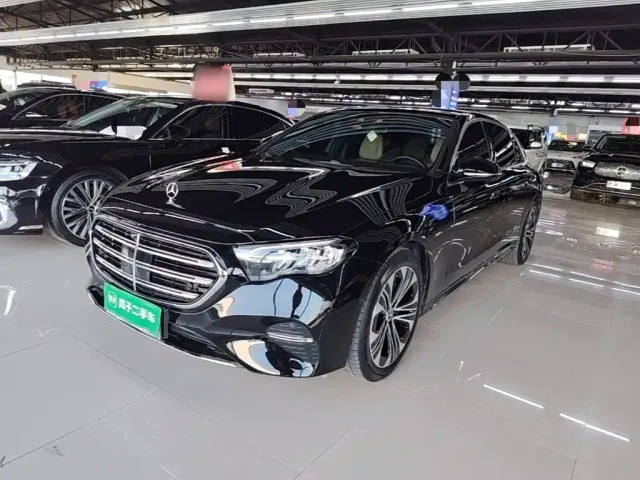 Фотография автомобиля — Mercedes-Benz E-Class