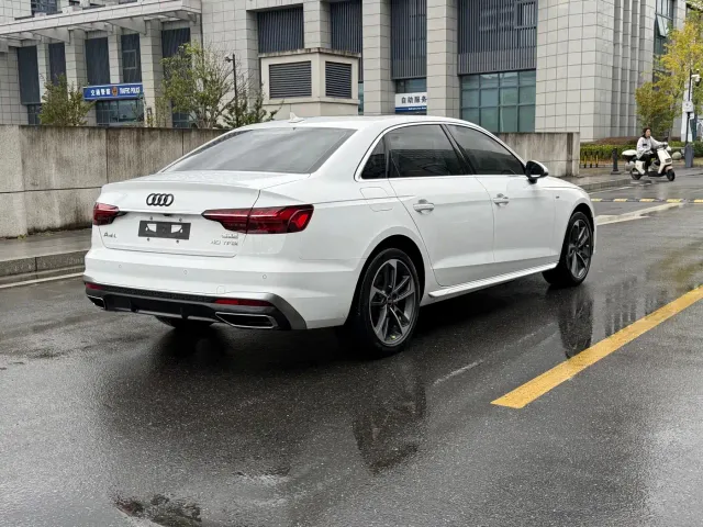 Audi A4L — Фото автомобиля 13
