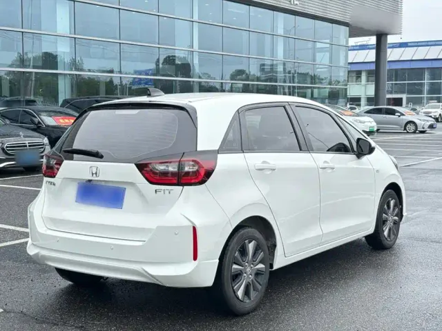 Honda Fit — Фото автомобиля 8