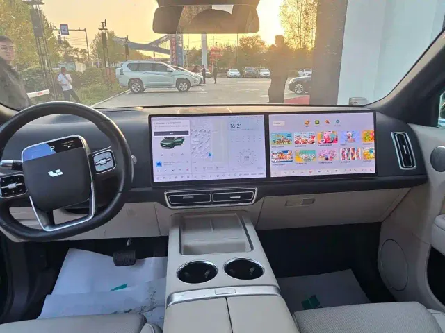 Li Auto L8 — Фото автомобиля 12