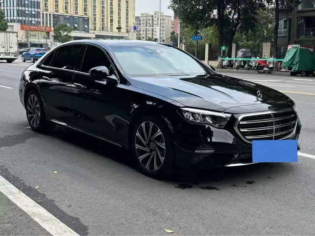 Фотография автомобиля — Mercedes-Benz E-Class