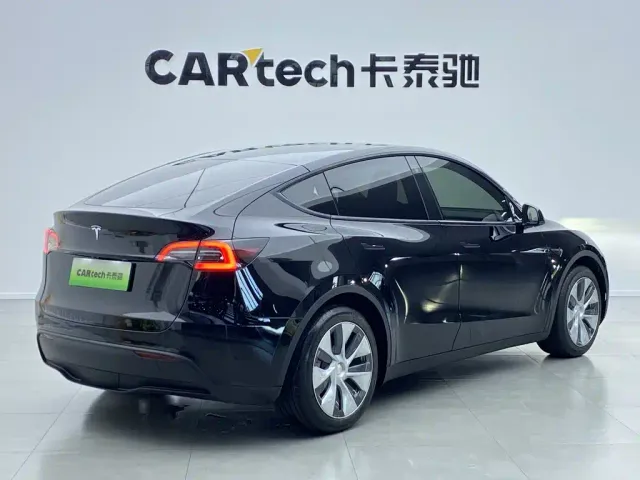Tesla Model Y — Фото автомобиля 4