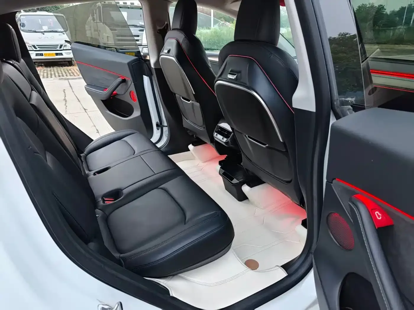 Tesla Model Y 2021 Standard Range Rear-Wheel Drive — Фото автомобиля 11