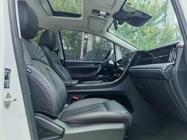 GAC Trumpchi M8 — Фото автомобиля 14