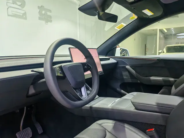 Tesla Model Y — Фото автомобиля 4