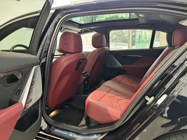 BMW 5 Series — Фото автомобиля 16
