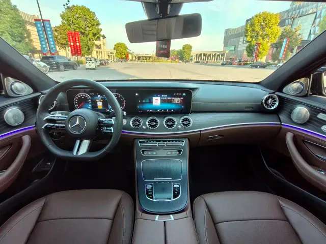 Mercedes-Benz E-Class — Фото автомобиля 12