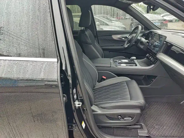 GAC Trumpchi GS8 — Фото автомобиля 24