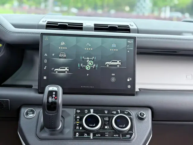 Land Rover Defender — Фото автомобиля 14