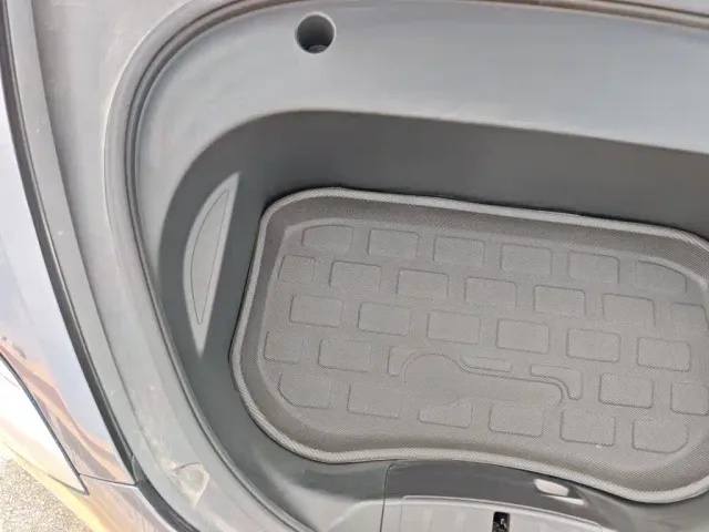 Tesla Model 3 — Фото автомобиля 18