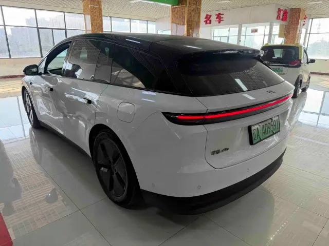 Li Auto i6 — Фото автомобиля 7