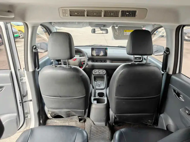 Wuling Hongguang — Фото автомобиля 12