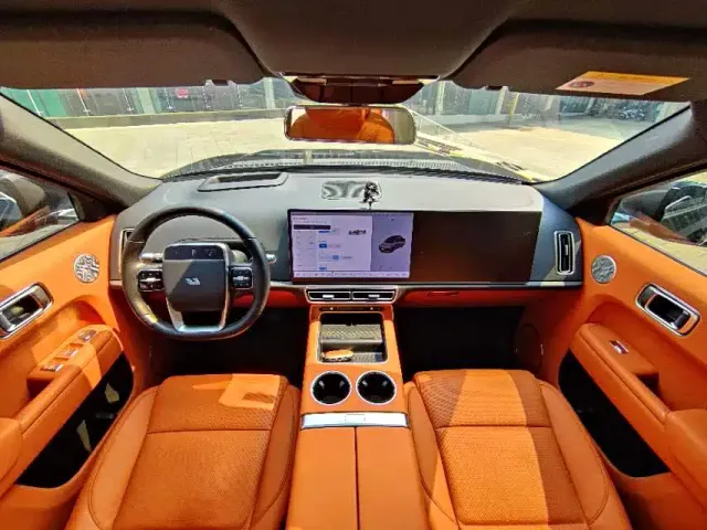 Li Auto Li L8 2023 Pro — Фото автомобиля 4