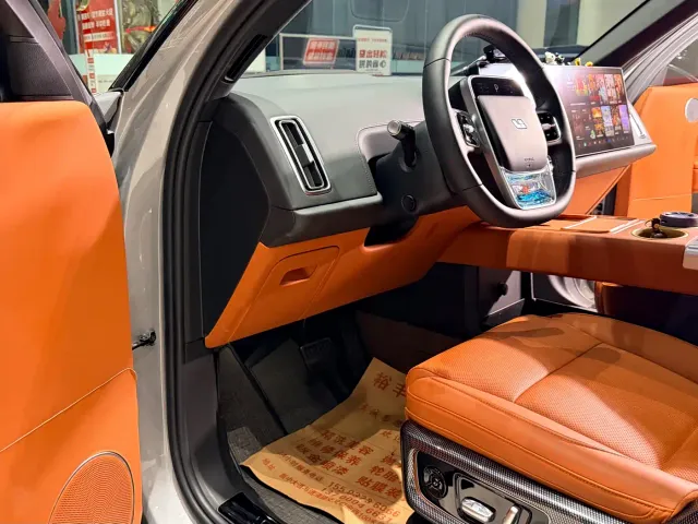 Li Auto L8 — Фото автомобиля 10