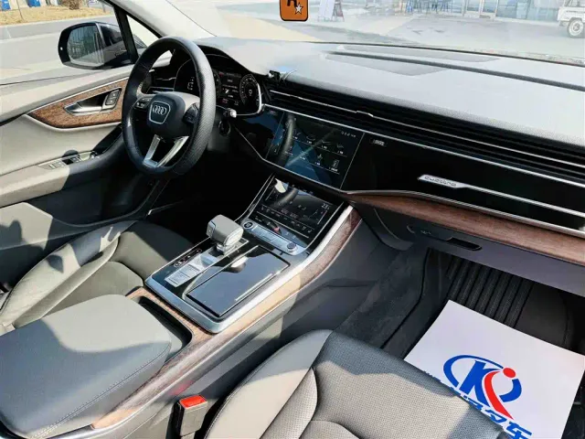 Audi Q7 — Фото автомобиля 11
