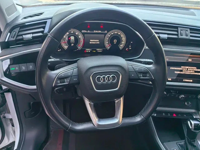 Audi Q3 — Фото автомобиля 11